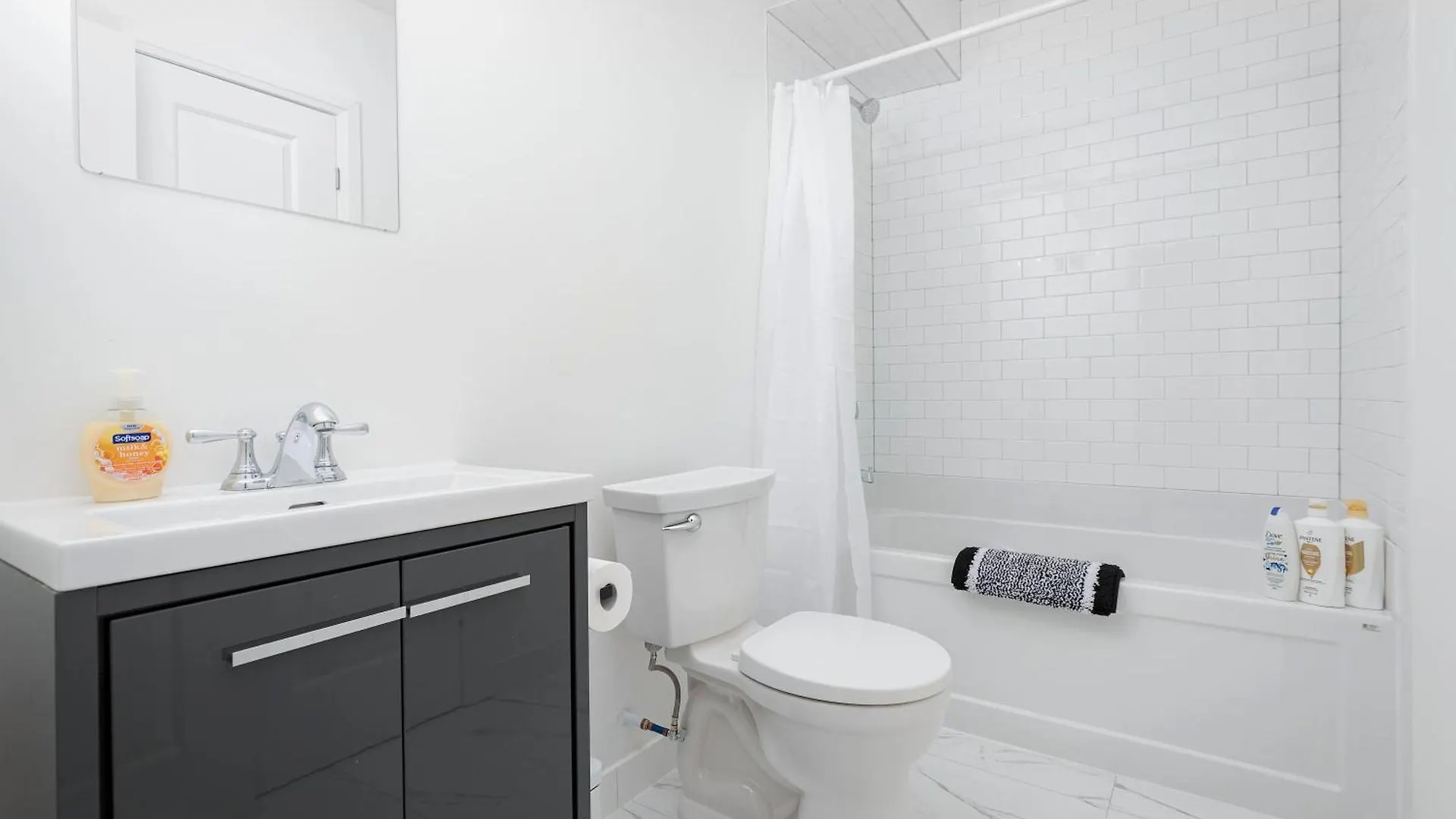 Family Getaway Trendy Ossington Neighbourhood Apartment Toronto Canada
