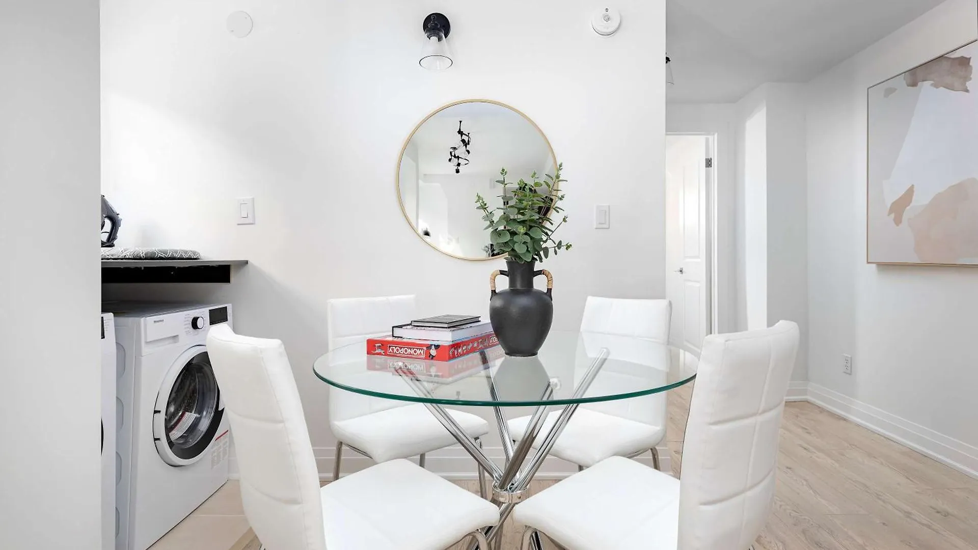 Family Getaway Trendy Ossington Neighbourhood Apartment Toronto
